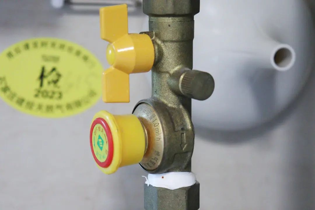 Gas valves